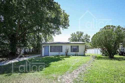 3810 Thompson St Photo 1