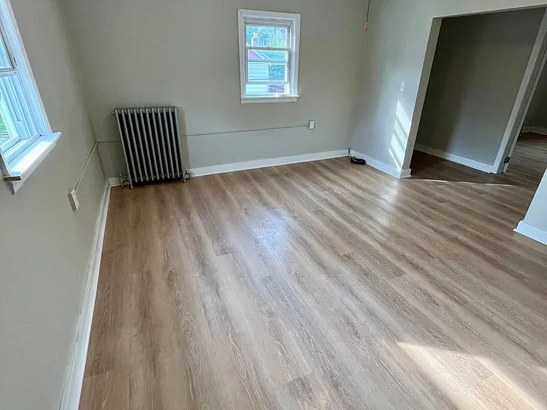 44 Center St — Photo 4