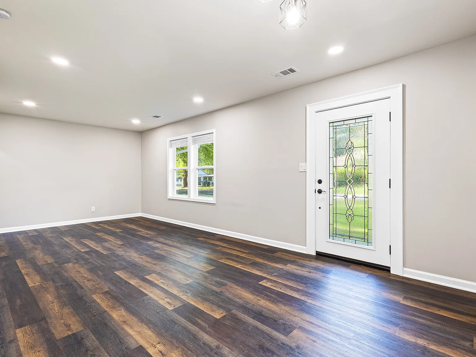 3 bed, 864 sqft, $1,375 — Photo 3