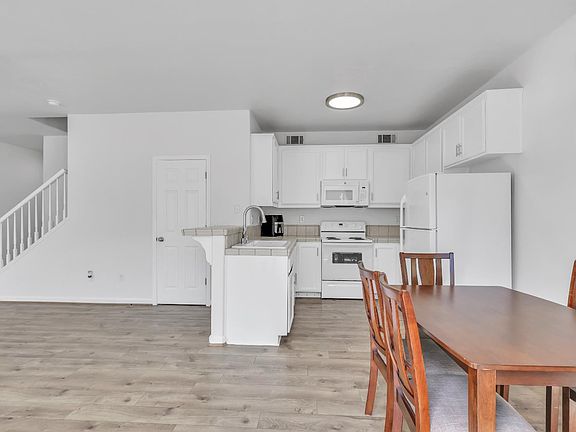 5th image of 157 Bridle Point Cir