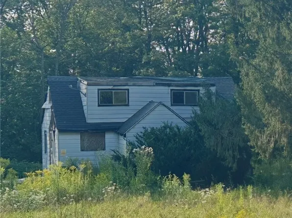 8486 Feddick Rd, Hamburg, NY 14075