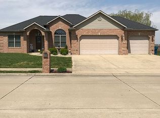 1206 Corinne Ln, New Baden, IL 62265