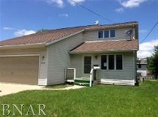 833 W Oakland Ave, Bloomington, IL