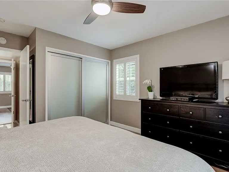 2521 Voorhees Ave #1 — Photo 15