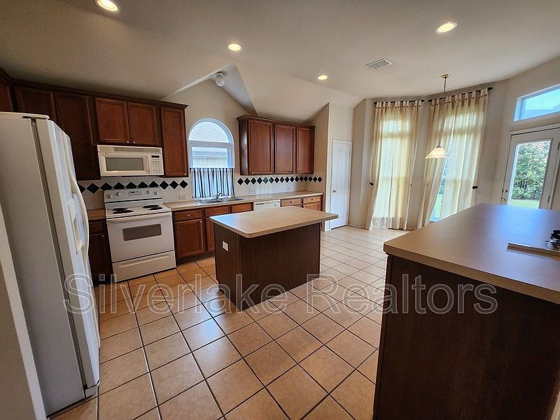 1st image of 324 Fort Edward Dr