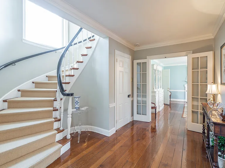 601 Harriton Rd — Photo 14