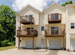 14 Old Fitch Hill Rd, Uncasville, CT 06382