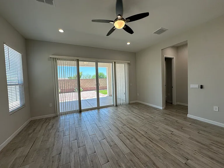10319 W Harmony Ln — Photo 16