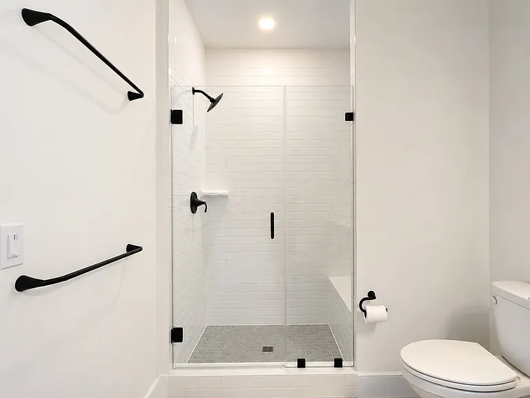 22 - Full bathroom view 2_08122026