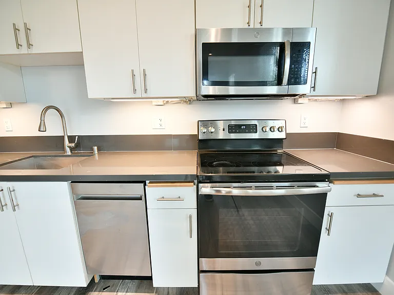 8465 Broadway #301 — Photo 17