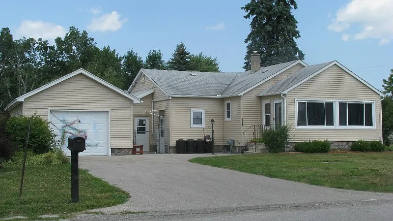 1598 W Ridge Rd photo 1