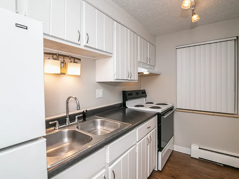 1280 Clayton St. Apartments — Photo 16