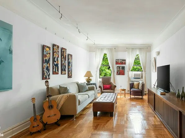 35-20 73rd St APT 3O, Jackson Heights, NY 11372