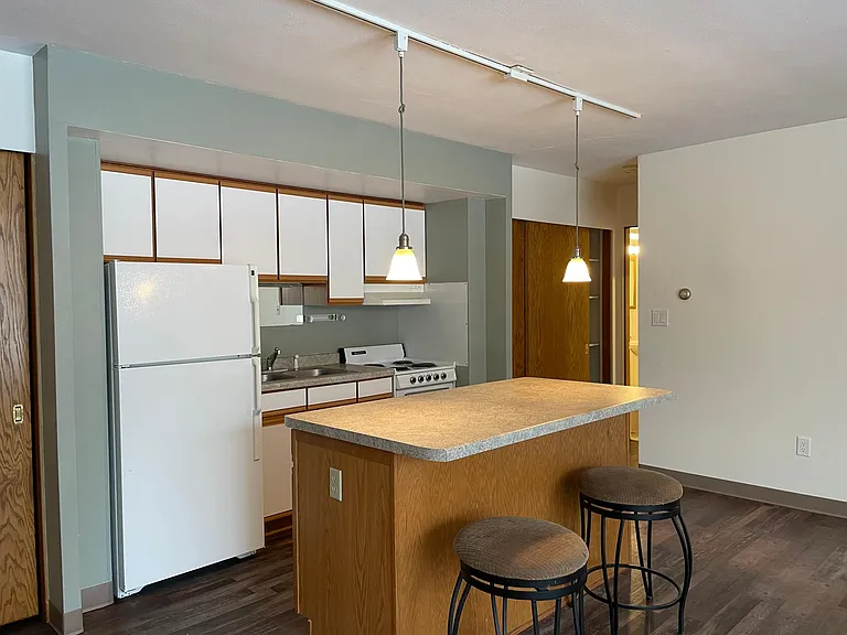 405 10th Ave N #104 — Photo 4