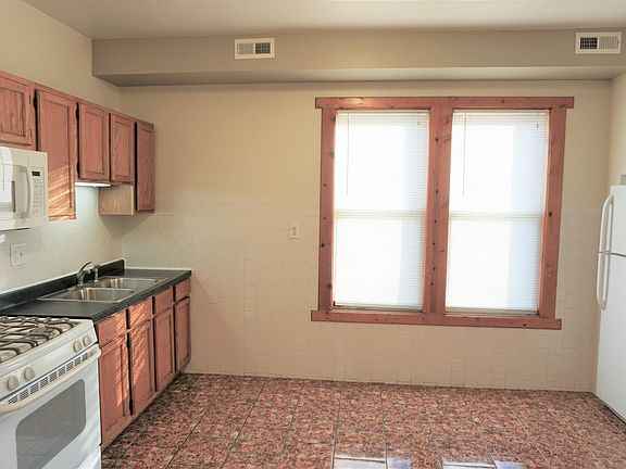 3rd image of 1537 S 58th Ave #2F