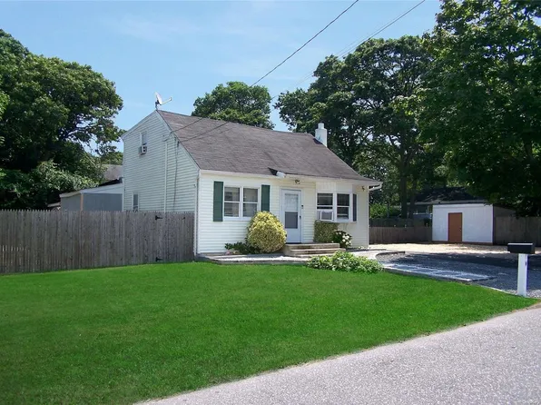 9 Ashwood Drive, Shirley, NY 11967