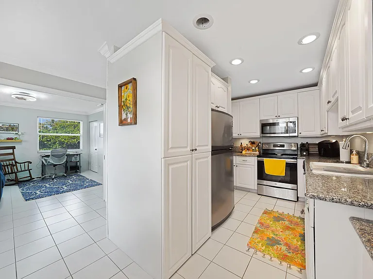 2835 SW 13th St #201 — Photo 2