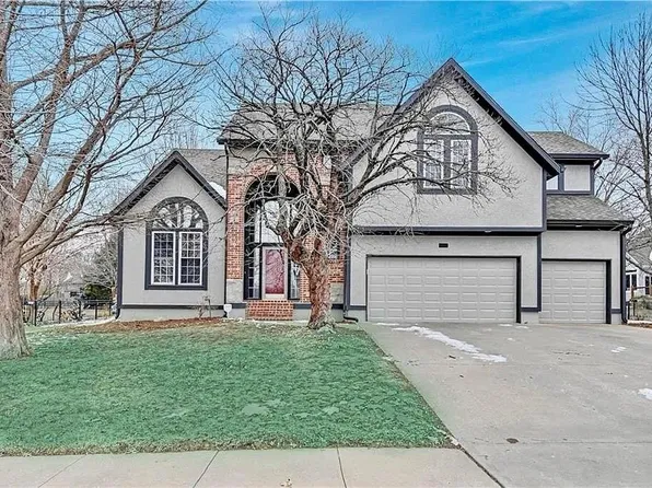 5904 Edgewater Dr, Overland Park, KS 66223