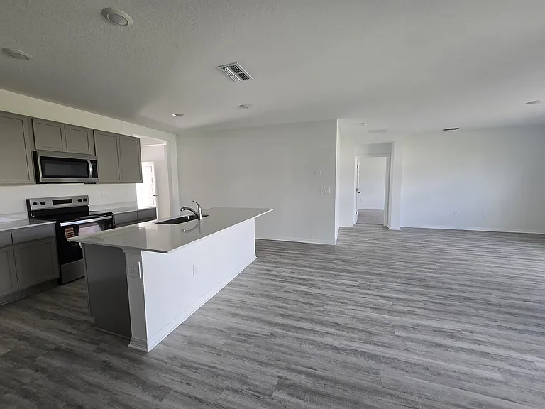 231 Taylor Groves St — Photo 6