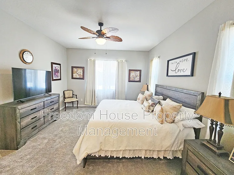 4901 Fairwood Ct — Photo 34