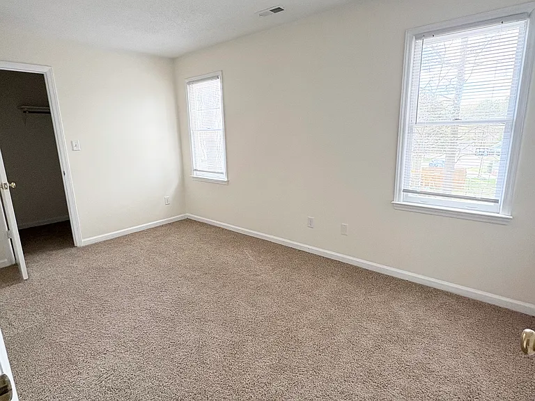 537 Highsmith Ct — Photo 12