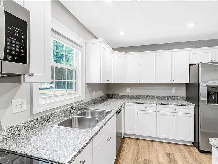 32 W 3rd Ave — Photo 9