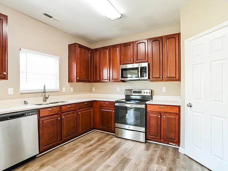 1016 Yellow Bee Rd — Photo 8