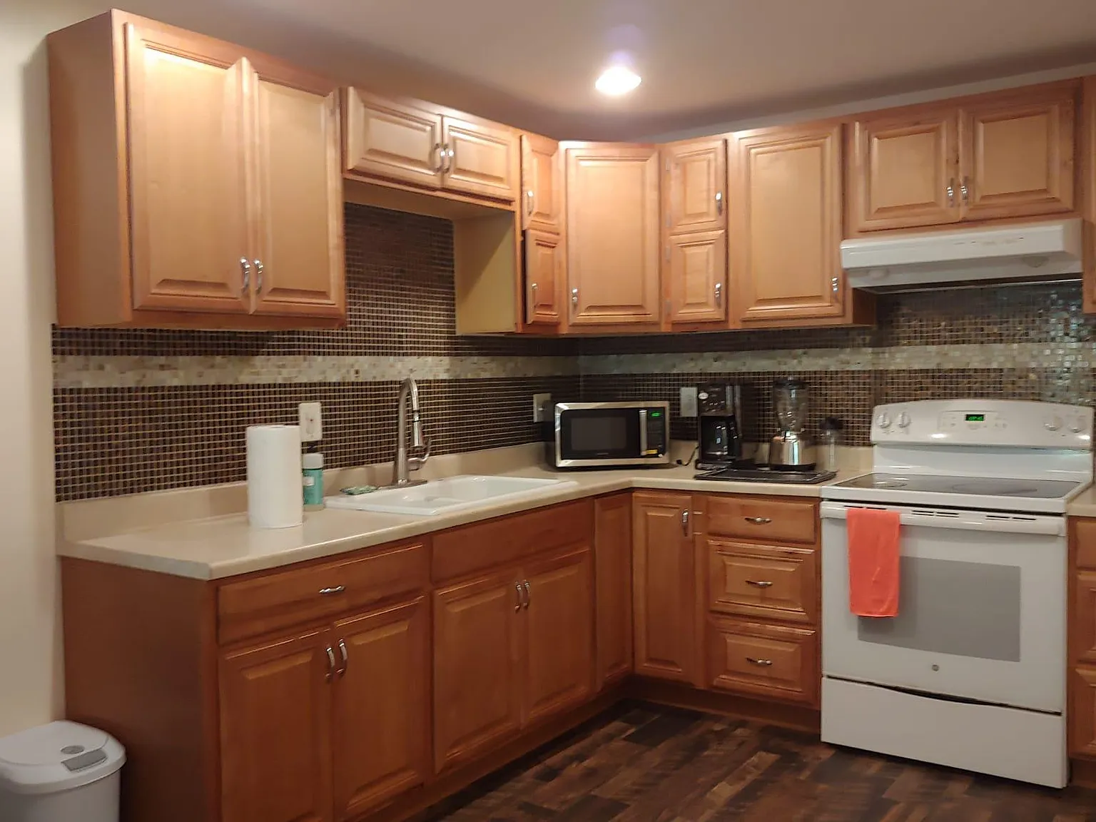 1 bed, 1000 sqft, $2,300 — Photo 3
