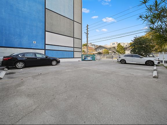 4th image of 658 NW 1st St APT 4