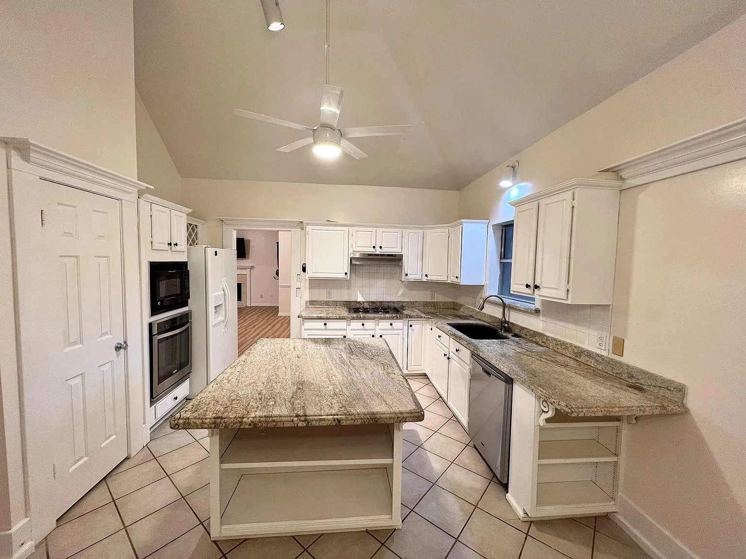 4 bed, 2.5 bath, 2180 sqft, $2,100 — Photo 4