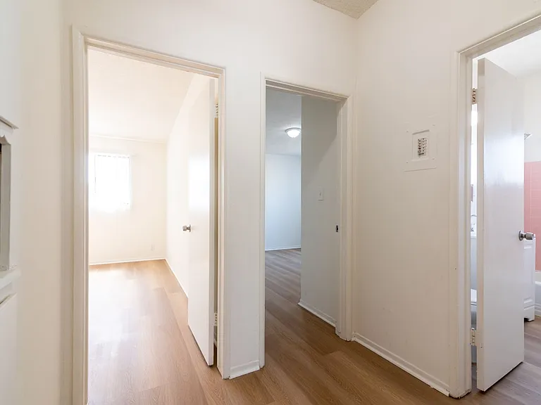 St Elmo Apartments — Photo 7