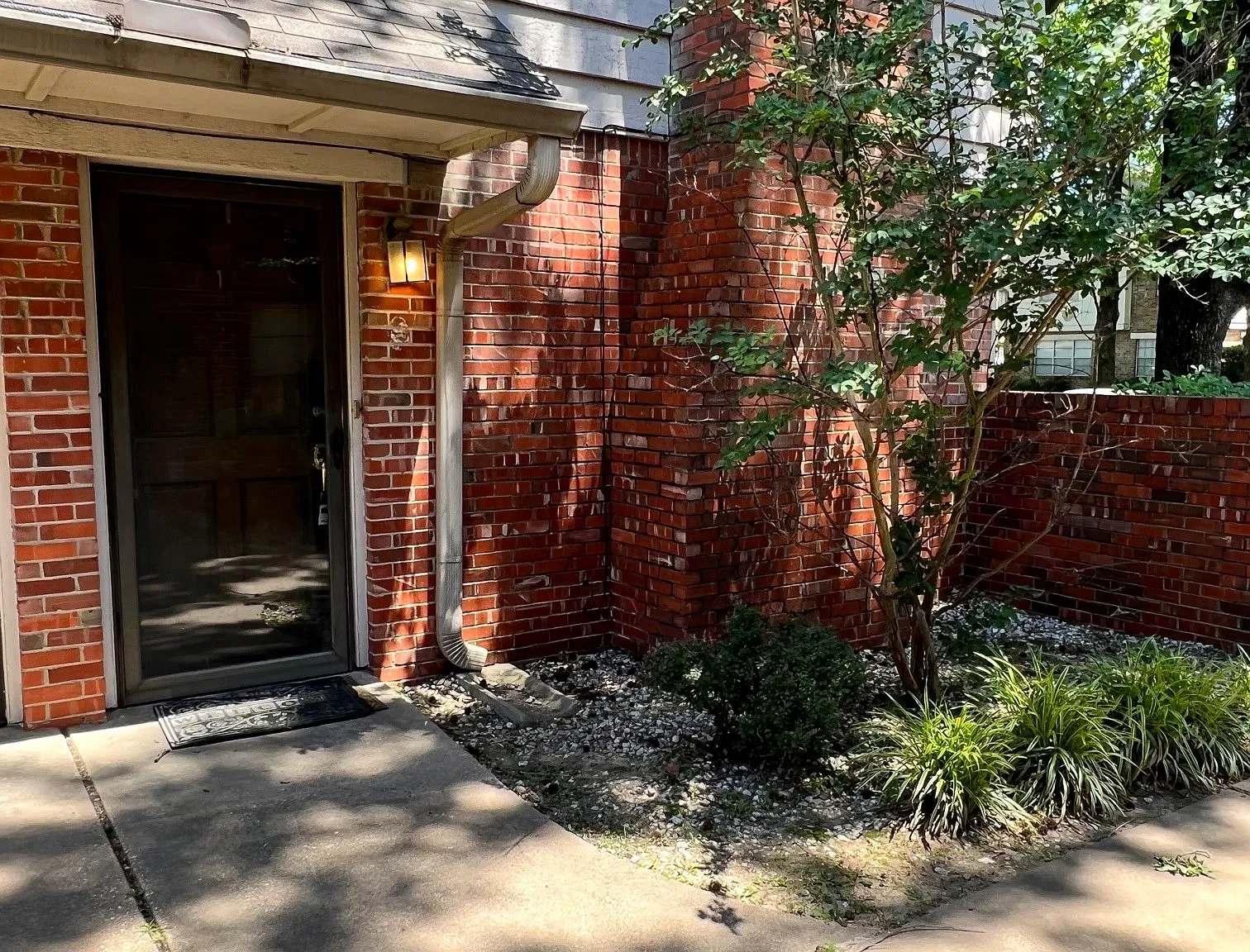 2 bed, 1.5 bath, 994 sqft, $1,100 — Photo 1