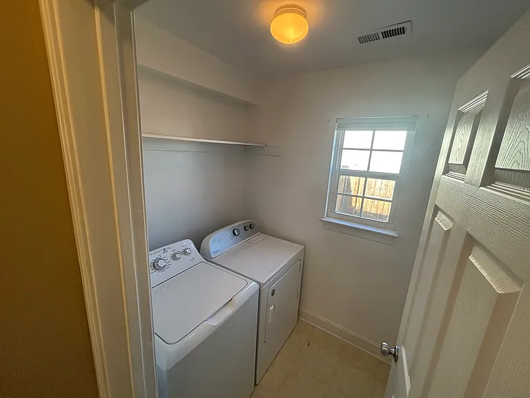 4000 Lucerne Ct #B — Photo 9