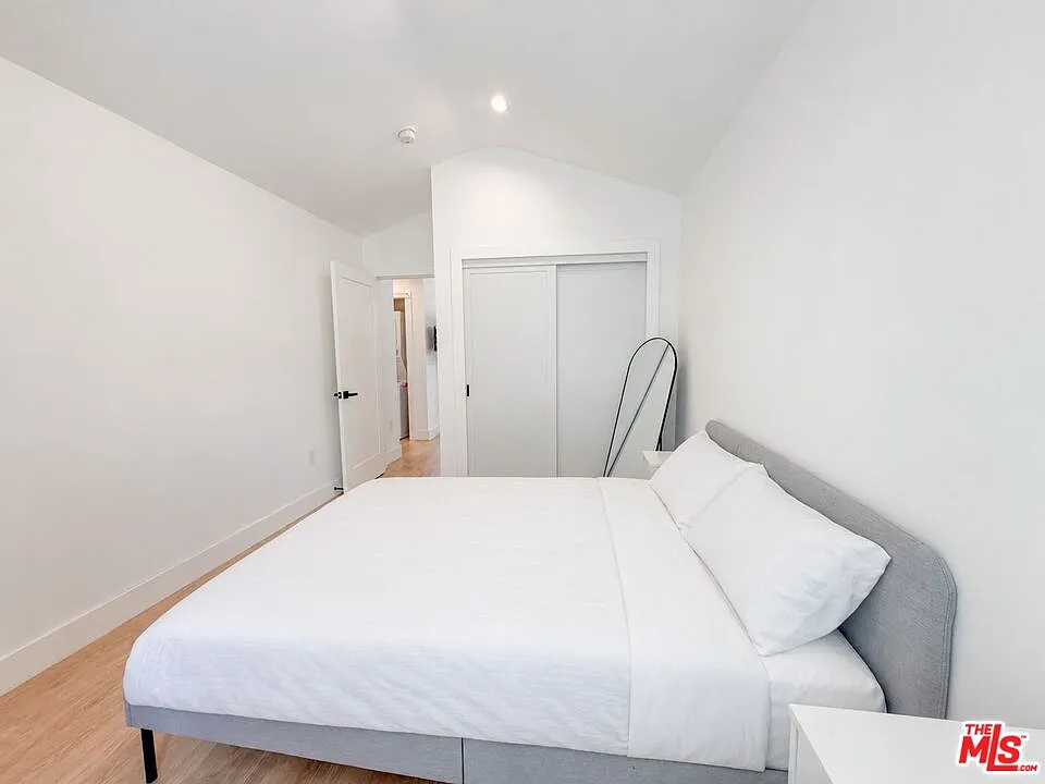 6136 Carlos Ave — Photo 2