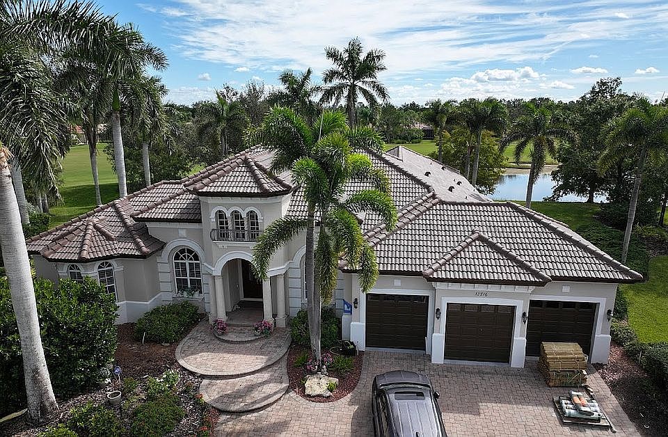 2023 new roof, paint, landsc