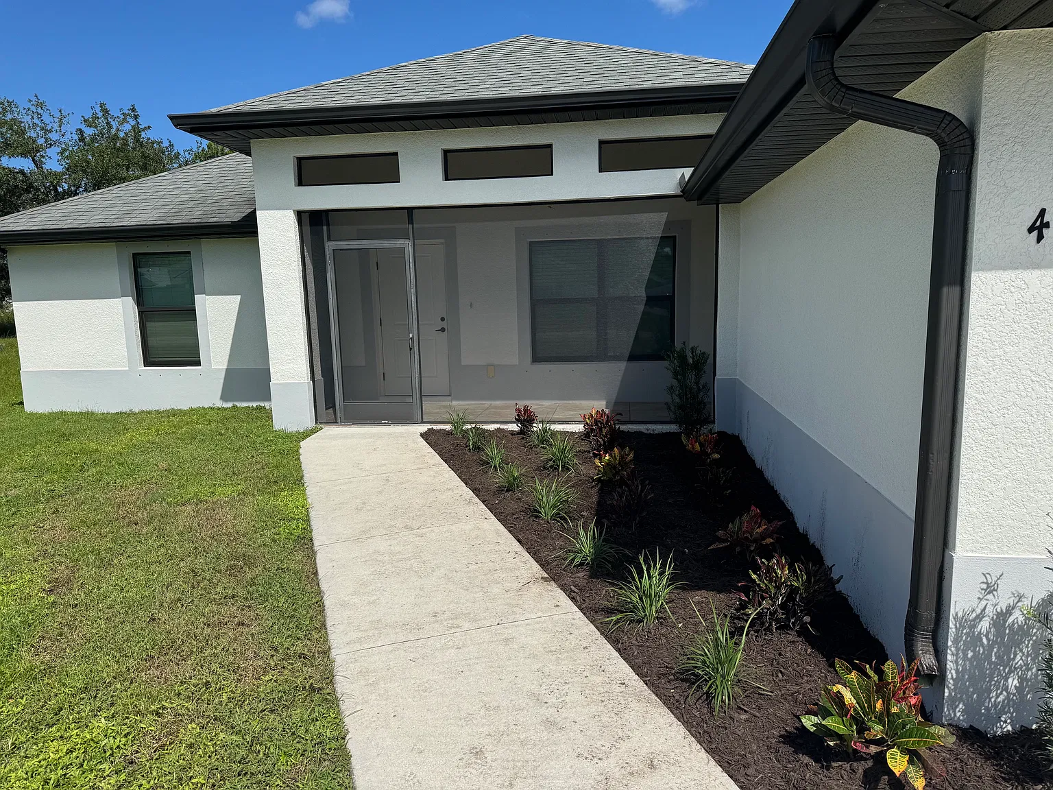 4 bed, 2313 sqft, $2,390 — Photo 2