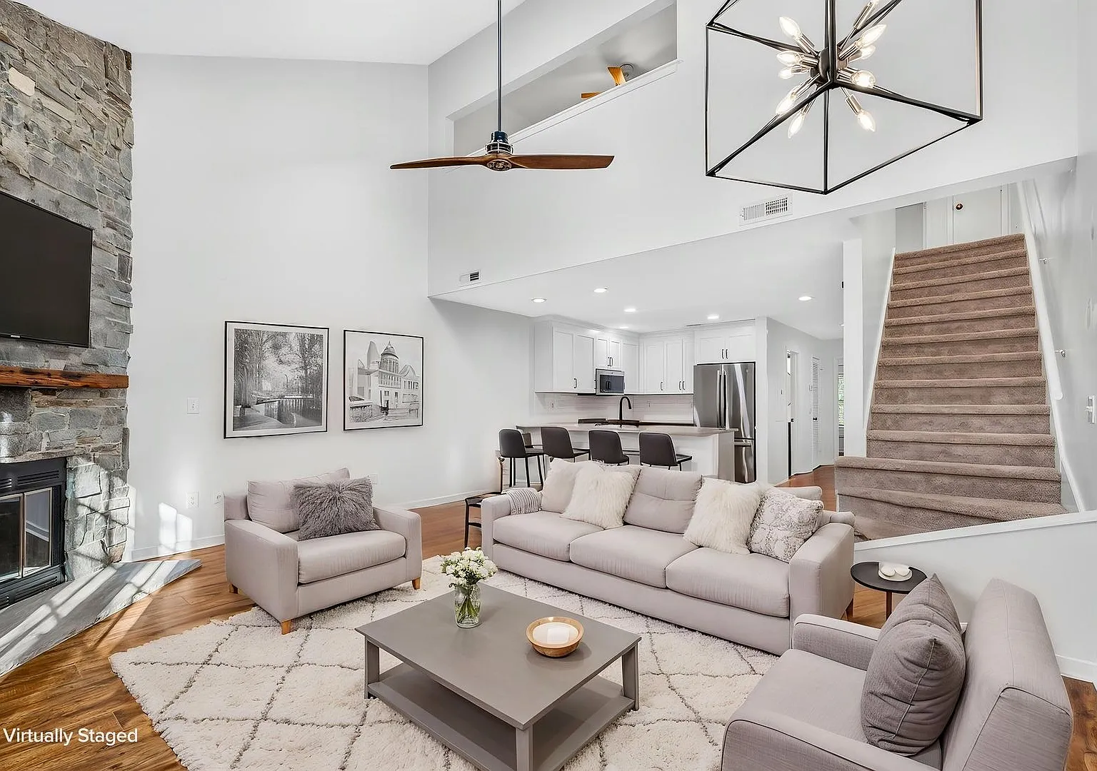 Comfortable Living Minutes from Downtown Charleston — Photo 1