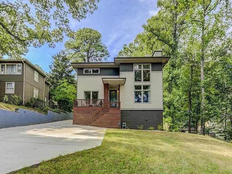 1758 Beacon Hill Blvd NE — Photo 1