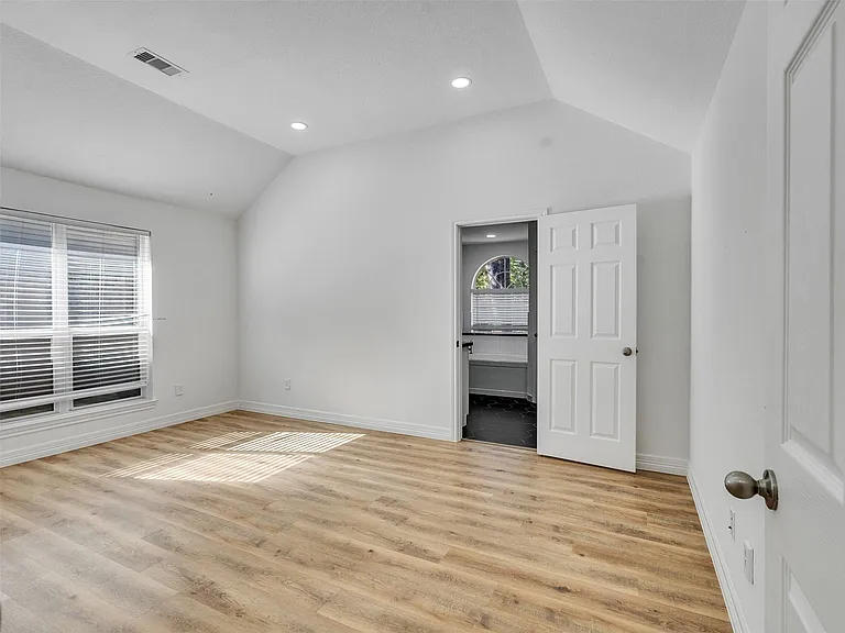 206 Doncaster St — Photo 27