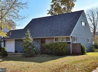 184 Vermillion Dr, Levittown, PA 19054