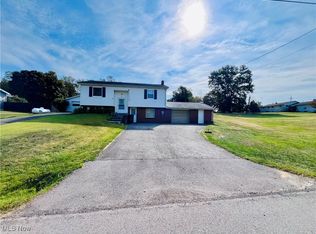 52 Arroyo Village Rd, New Cumberland, WV 26047