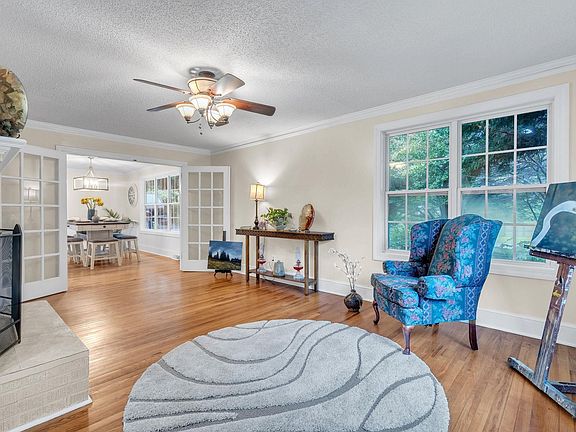 4th image of 103 Forest Ave