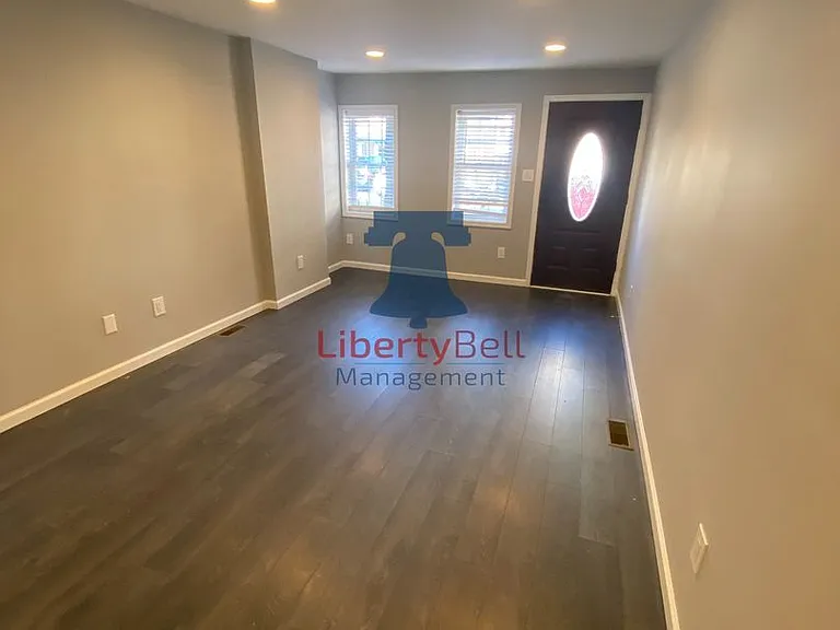 208 McClellan St — Photo 4