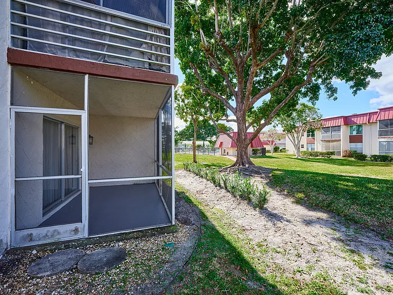 12021 W Greenway Dr — Photo 8