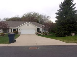 9918 Old Wagon Trl, Eden Prairie, MN 55347