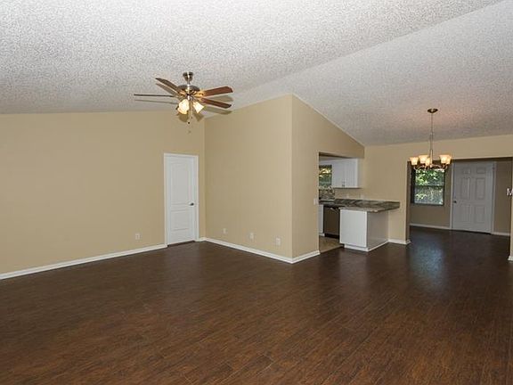 5th image of 812 Scott Lake Vlg N