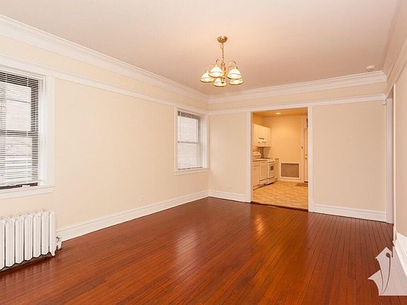 4th image of 4424 N Maplewood Ave