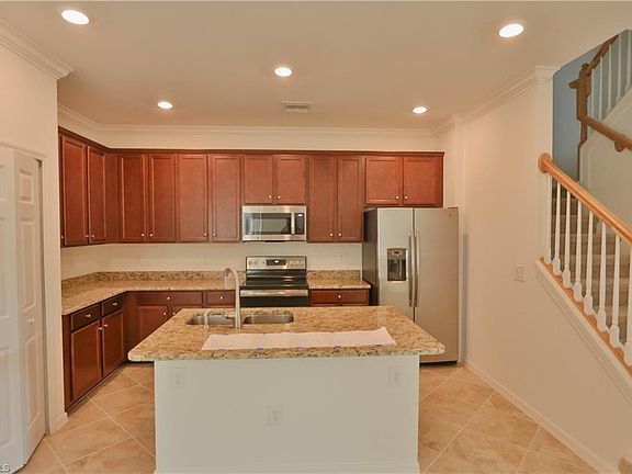 3rd image of 10121 Tin Maple Dr Unit 116