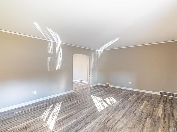 5th image of 217 E Dorothy Ln