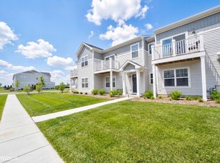 143 Kingsport Dr, South Elgin, IL 60177